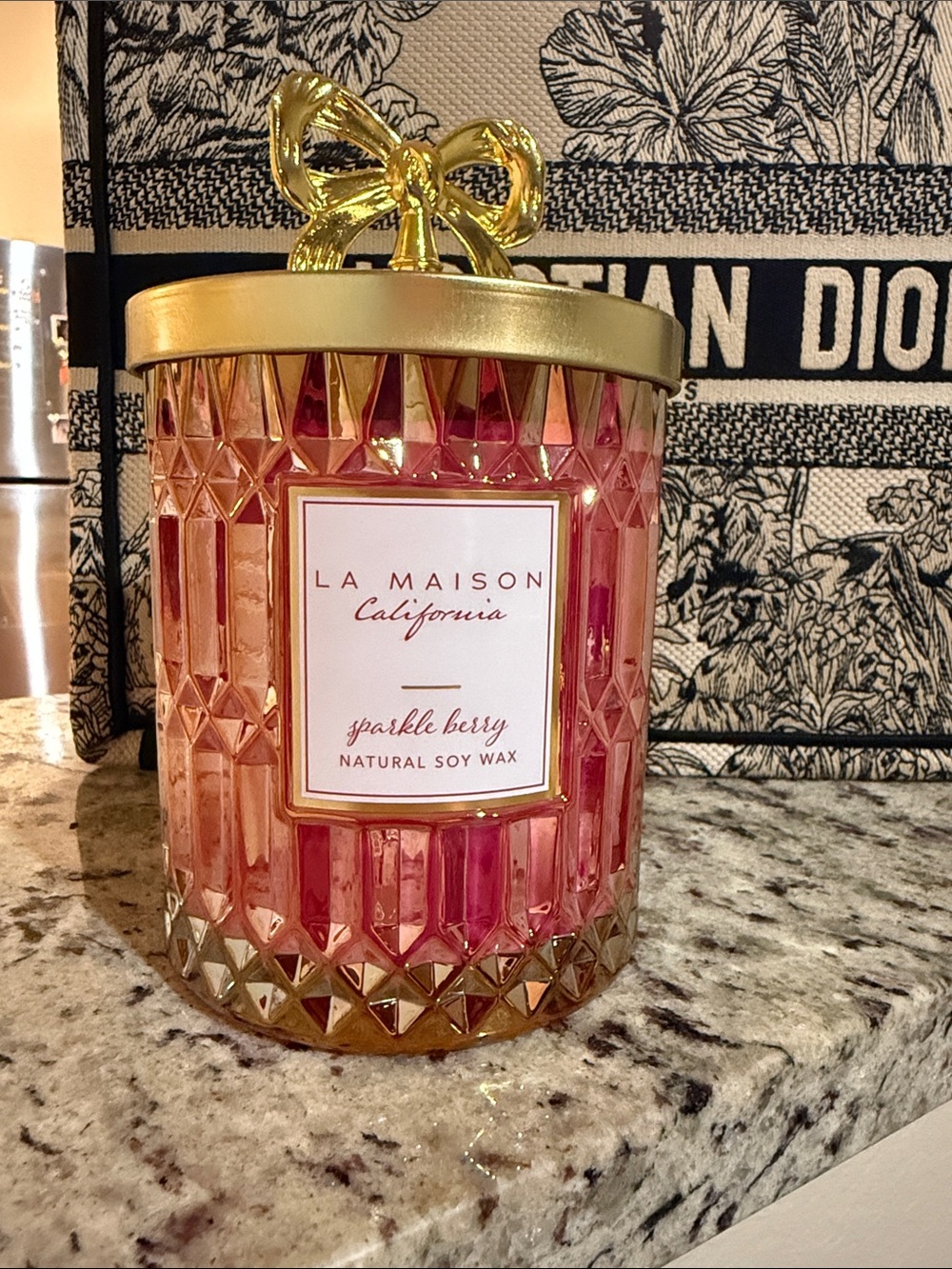 La Maison California Sparkle Berry Soy Candle - Pink & Gold *